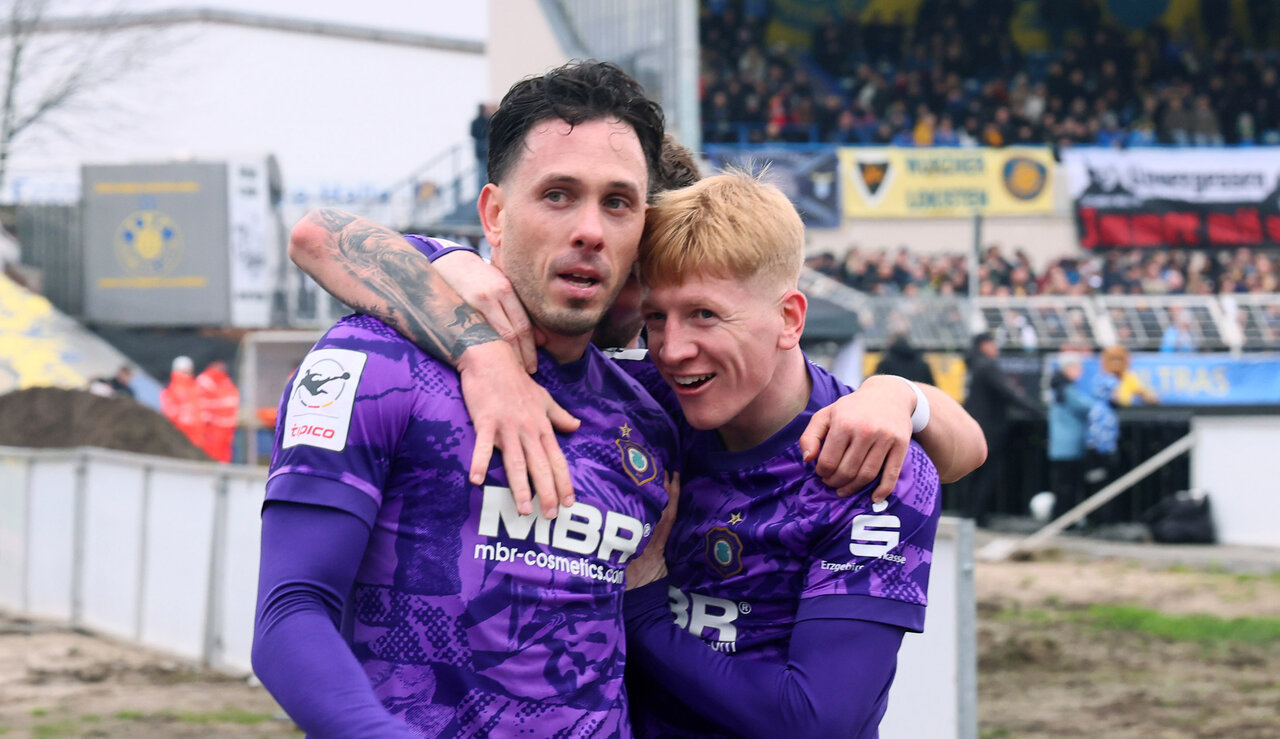 Marcel Bär und Erik Weinhauer jubeln.