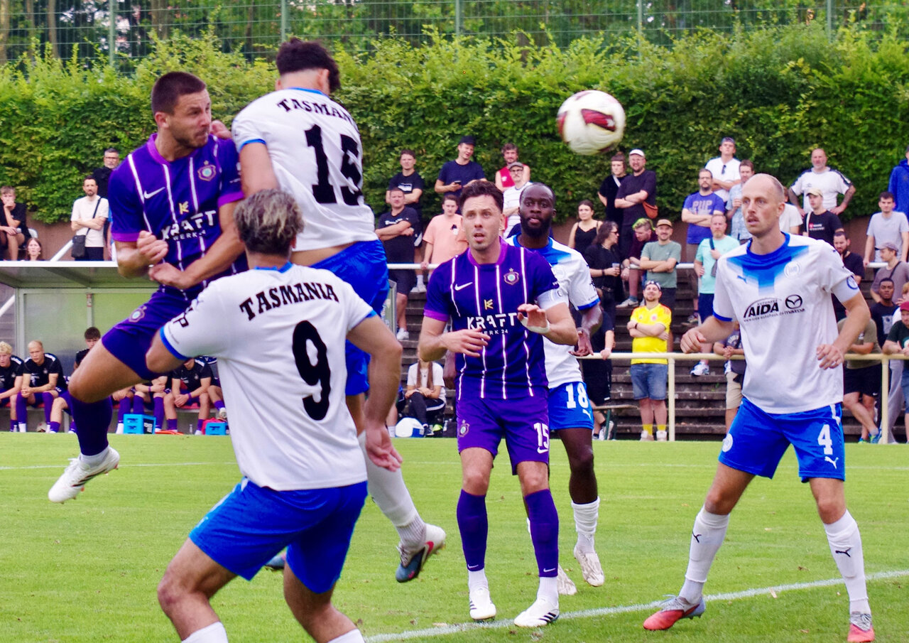 Patrick Kapp beim Kopfball.