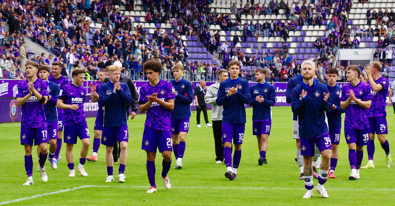 Beifall an die Fans.