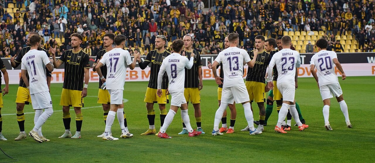 Abklatschen vor dem Spiel.