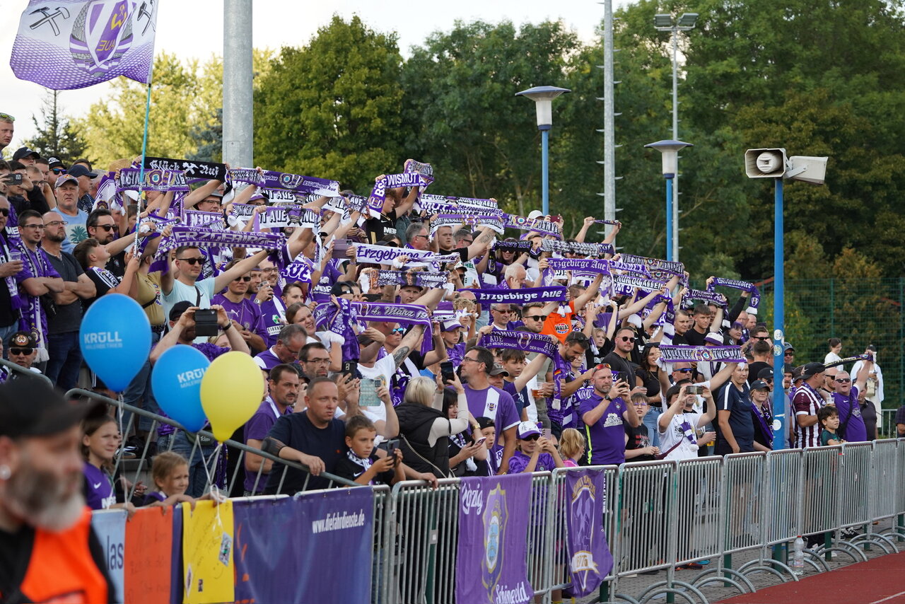 Die Veilchenfans in Taucha.