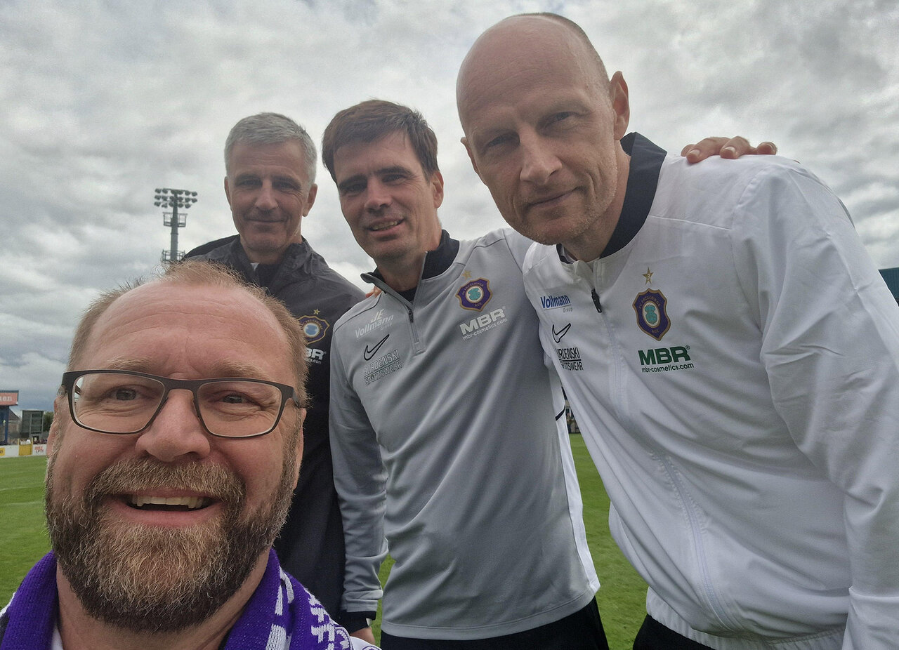 Gruppenfoto mit sportlich Verantwortlichen.