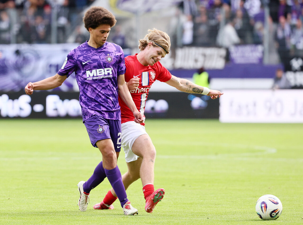 Jonah Fabisch im Zweikampf.