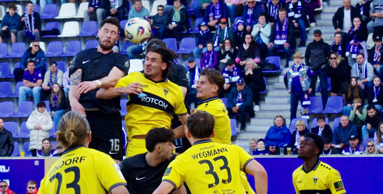 Ryan Malone steigt beim Kopfball am höchsten.