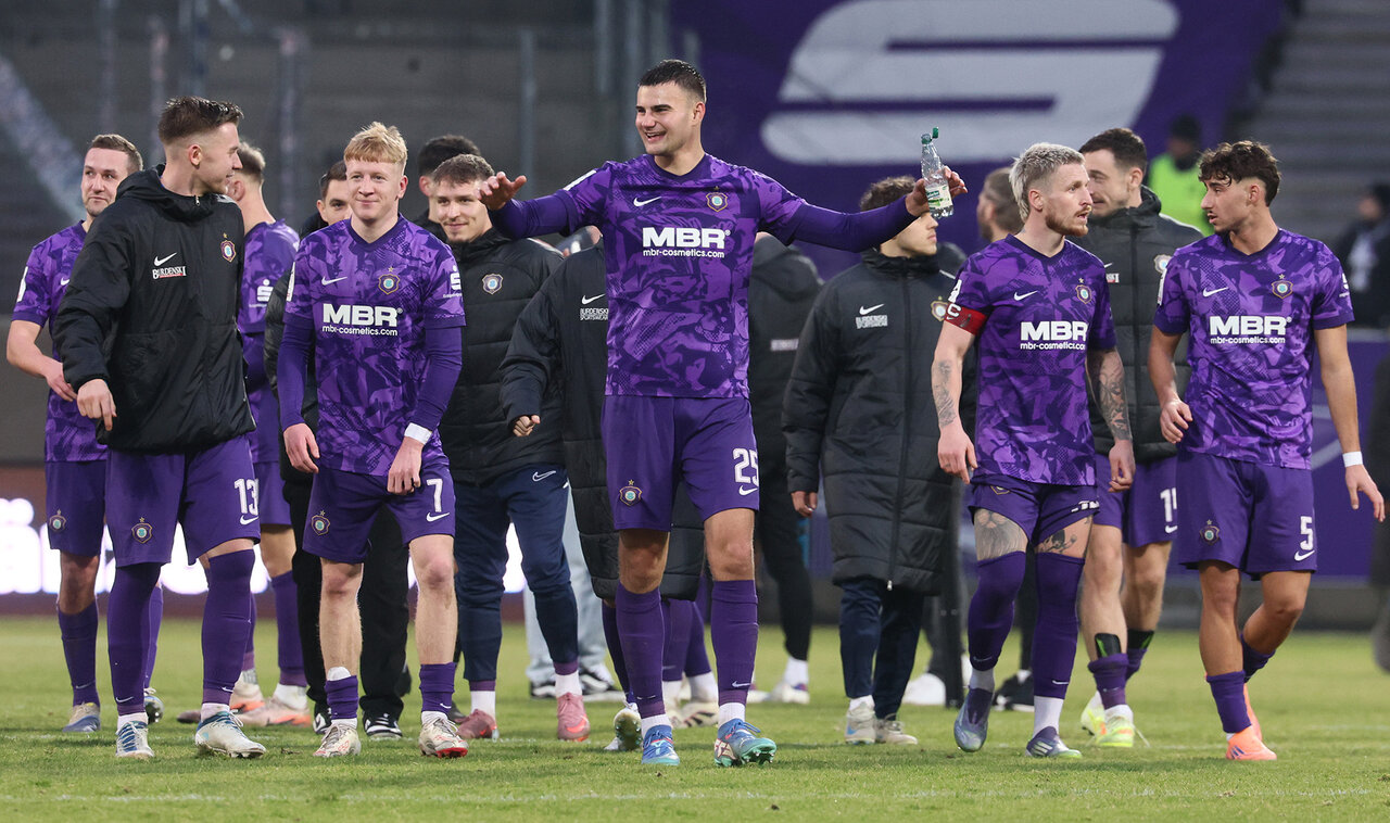 Gemeinsam Richtung Fankurve.