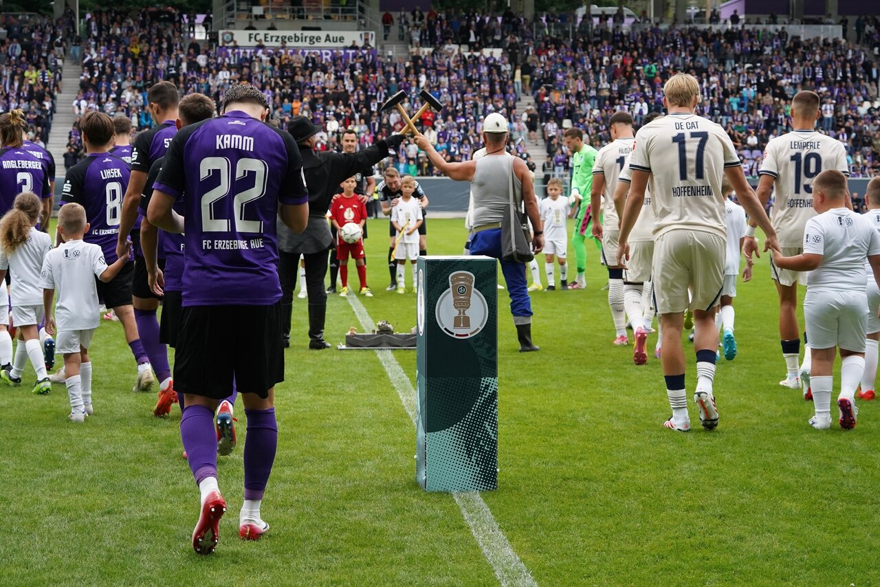Pokalfußball im Schacht.