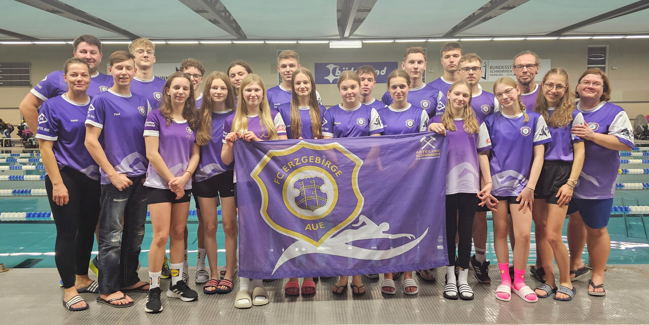 Gruppenbild der Veilchen-Schwimmer.