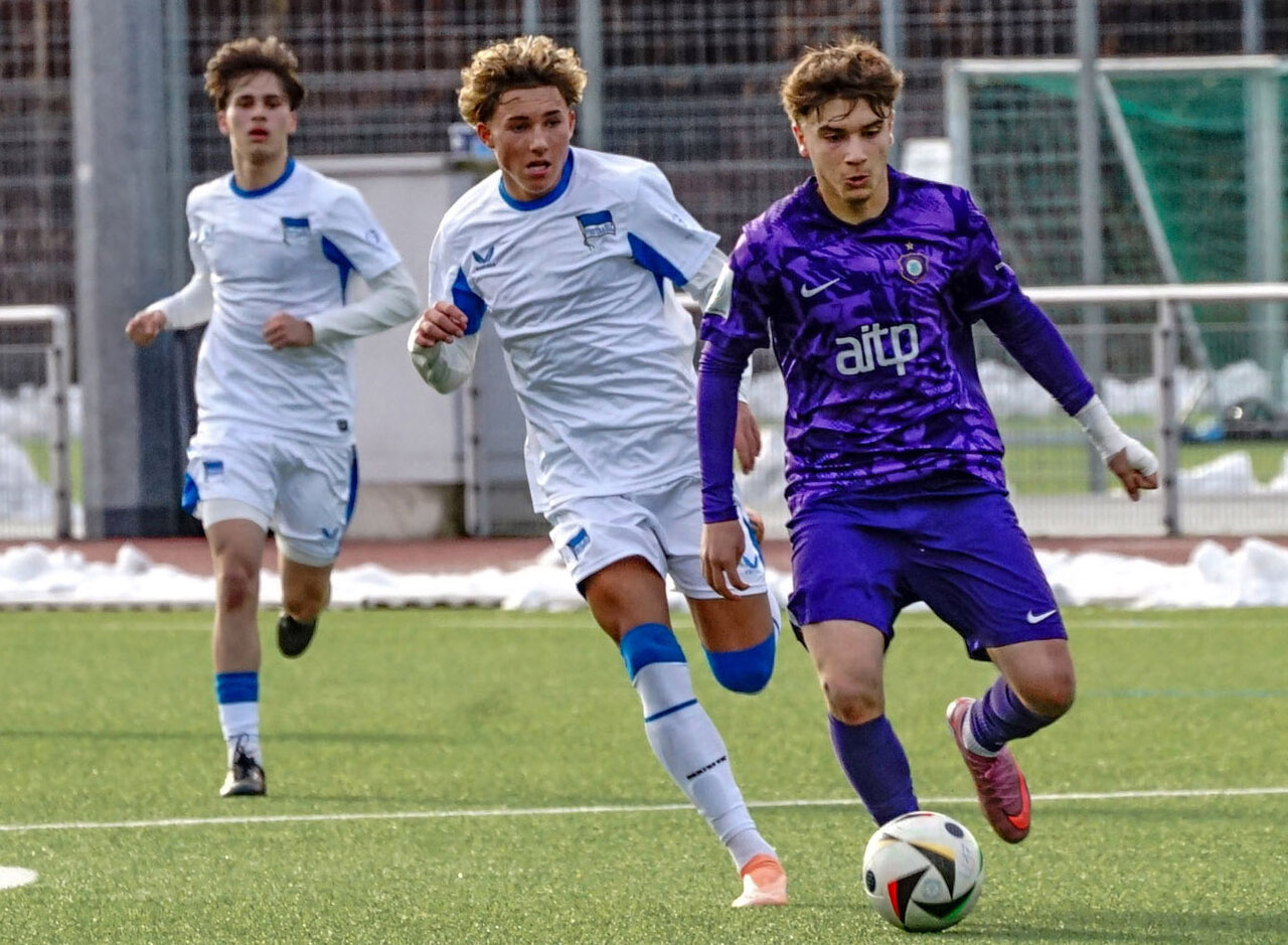 aitp auf den Trikots der U17.