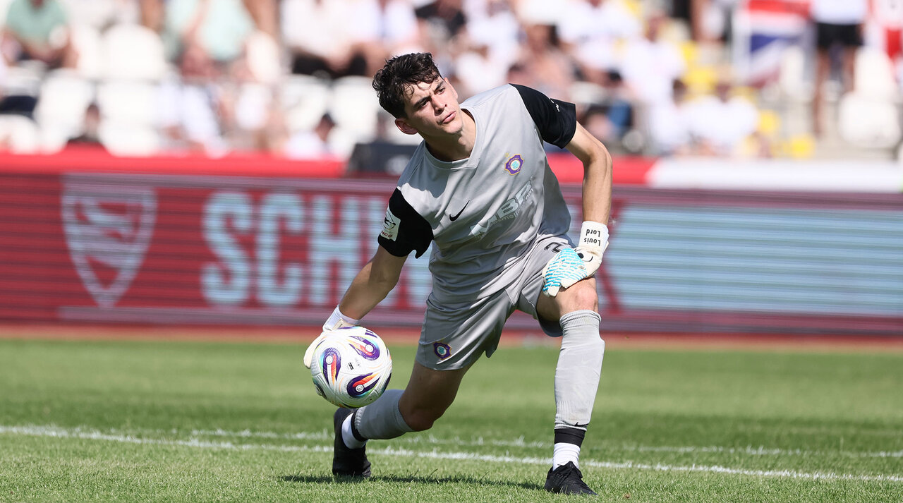 Louis Lord beim Abwurf.