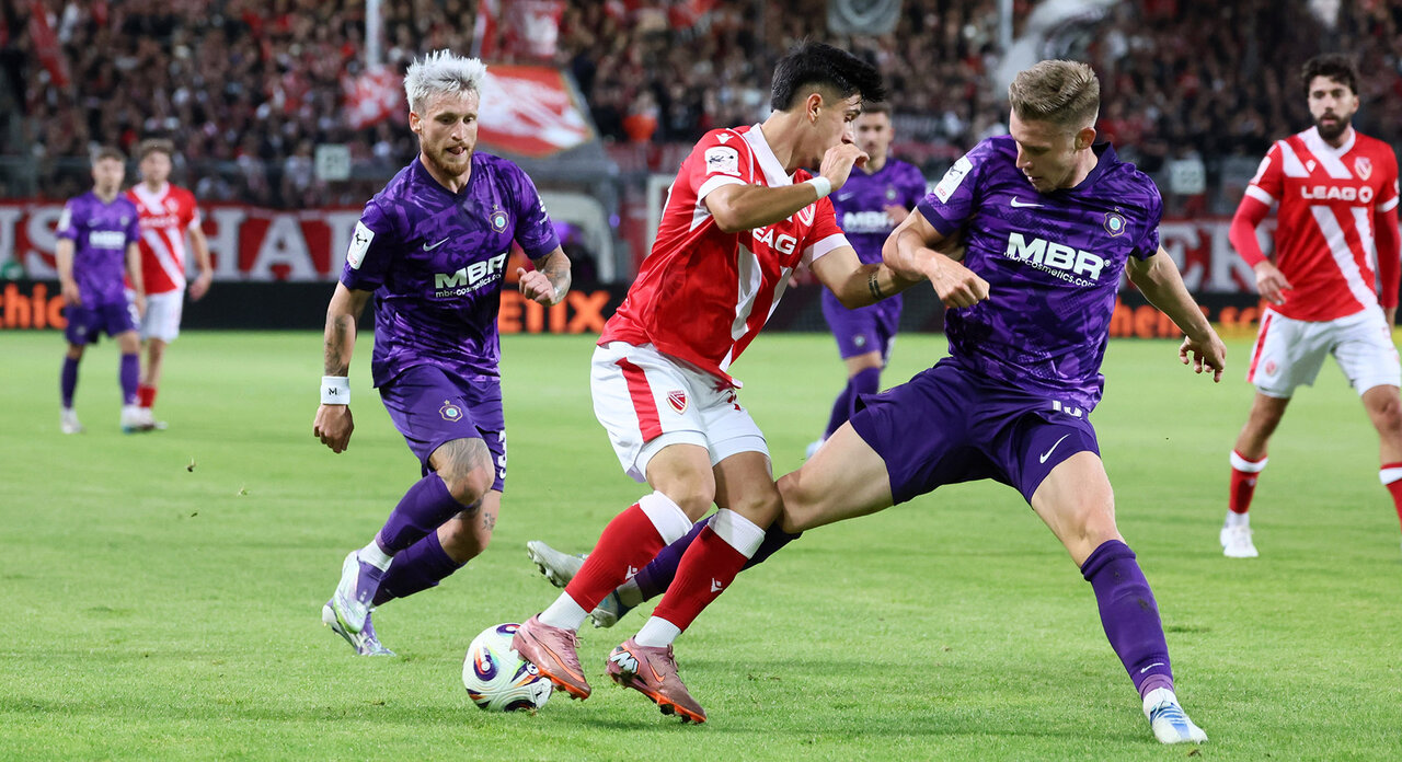 Szene aus dem Hinspiel.