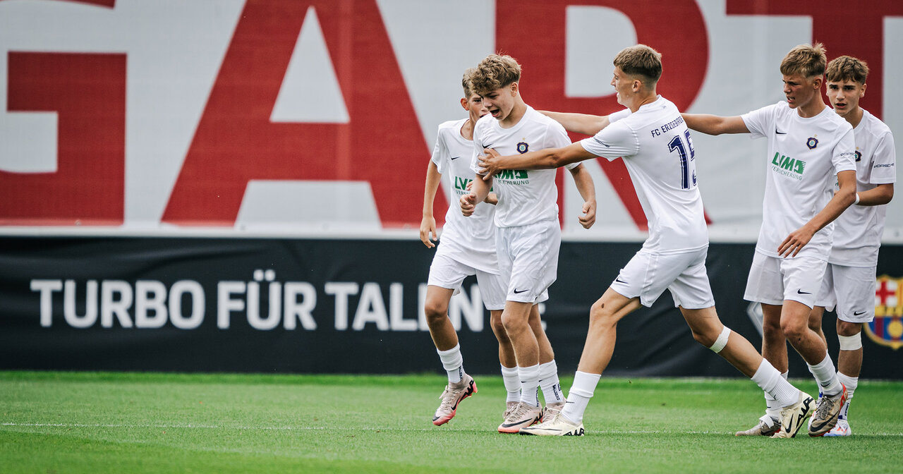 Jubel beim Porsche Fußball Cup.