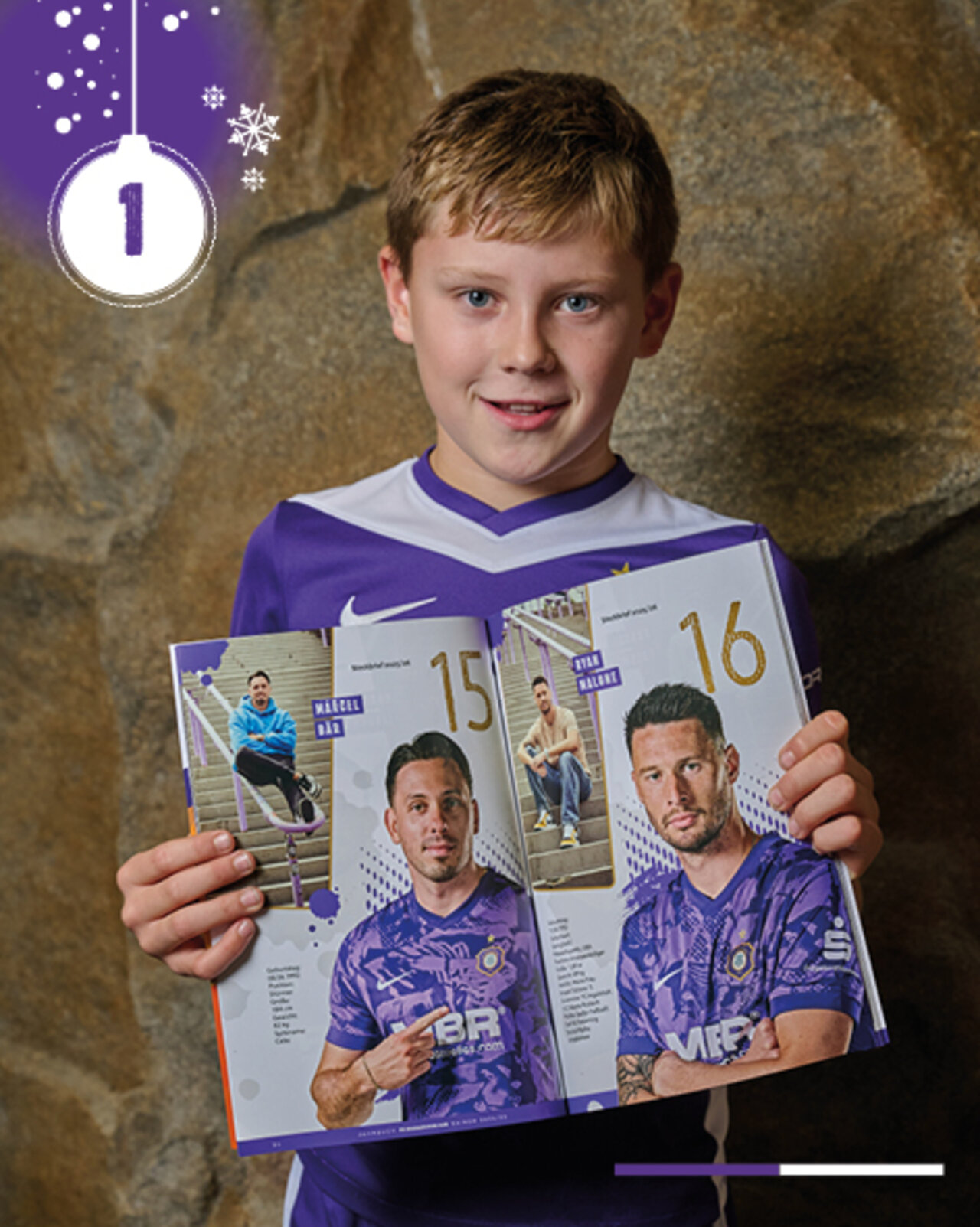 Leon öffnet das erste Türchen.