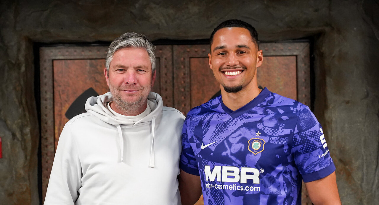 Sportdirektor und Neuzugang.