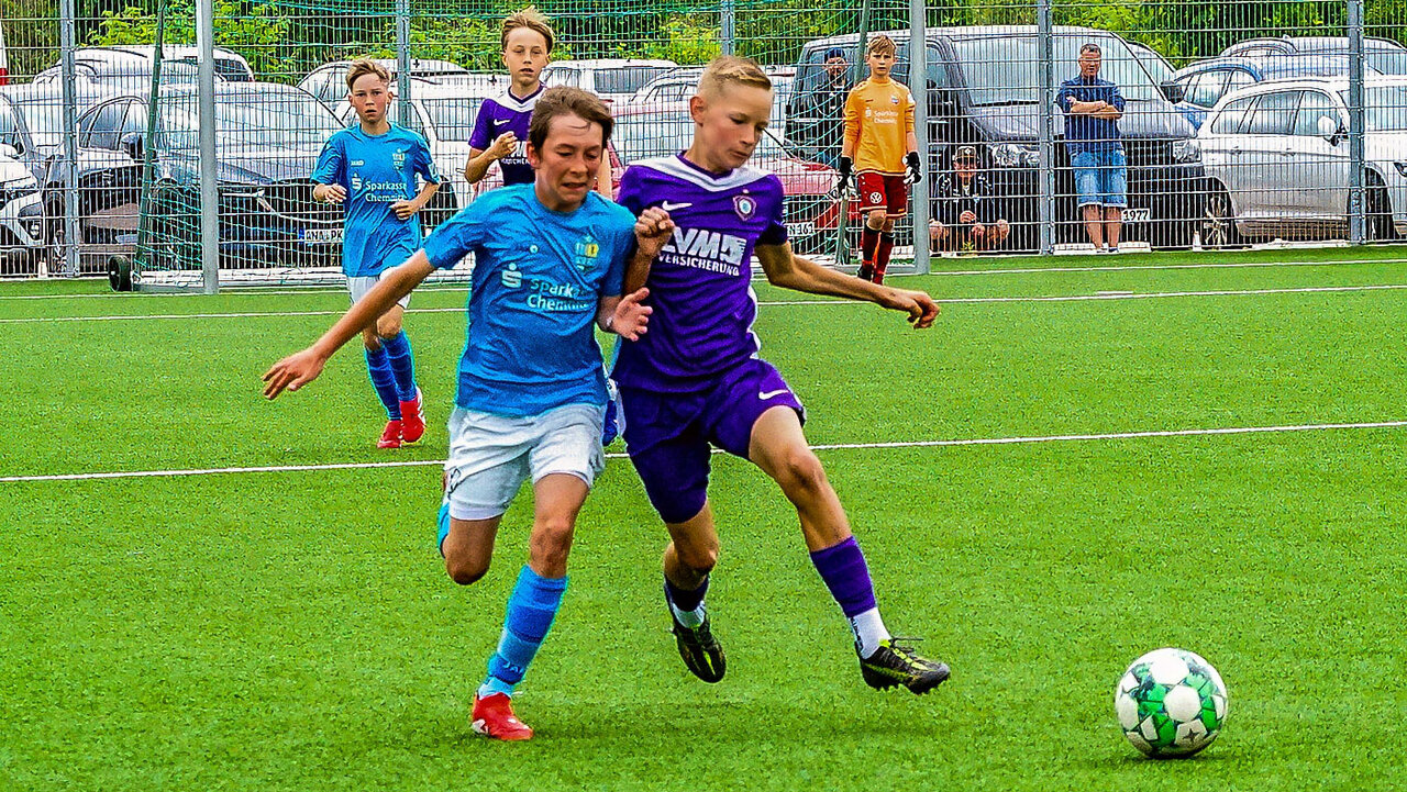 Zweikampf im Derby der U12.