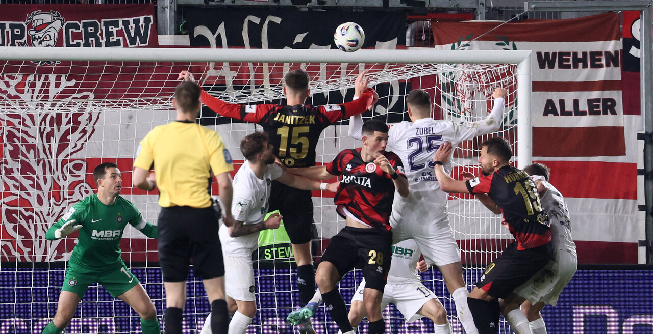 Janitzek köpft ein - Wehen gleicht aus. 