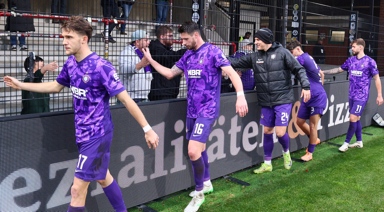 Mannschaft am Gästeblock.