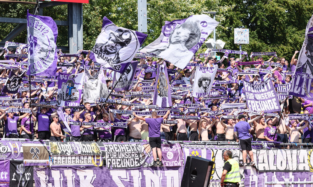 Über 600 Veilchenfans in Ulm mit dabei.