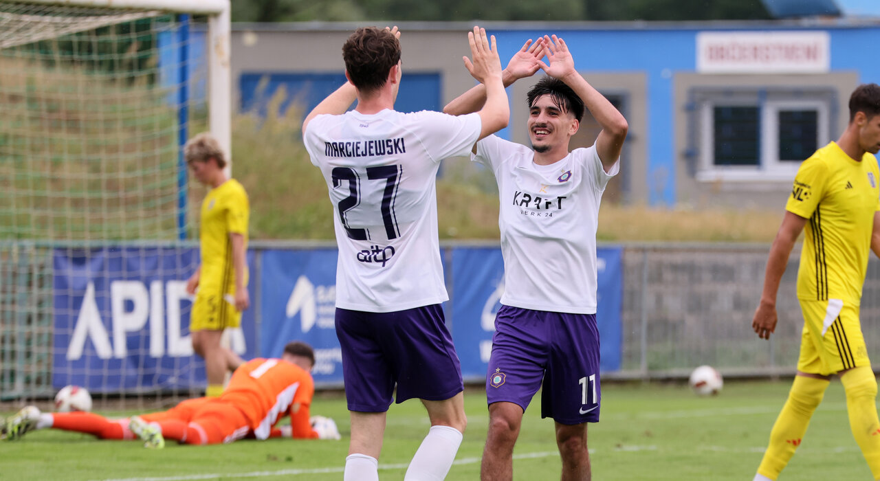 Gute Kombinierer - das 2:0 der Veilchen.