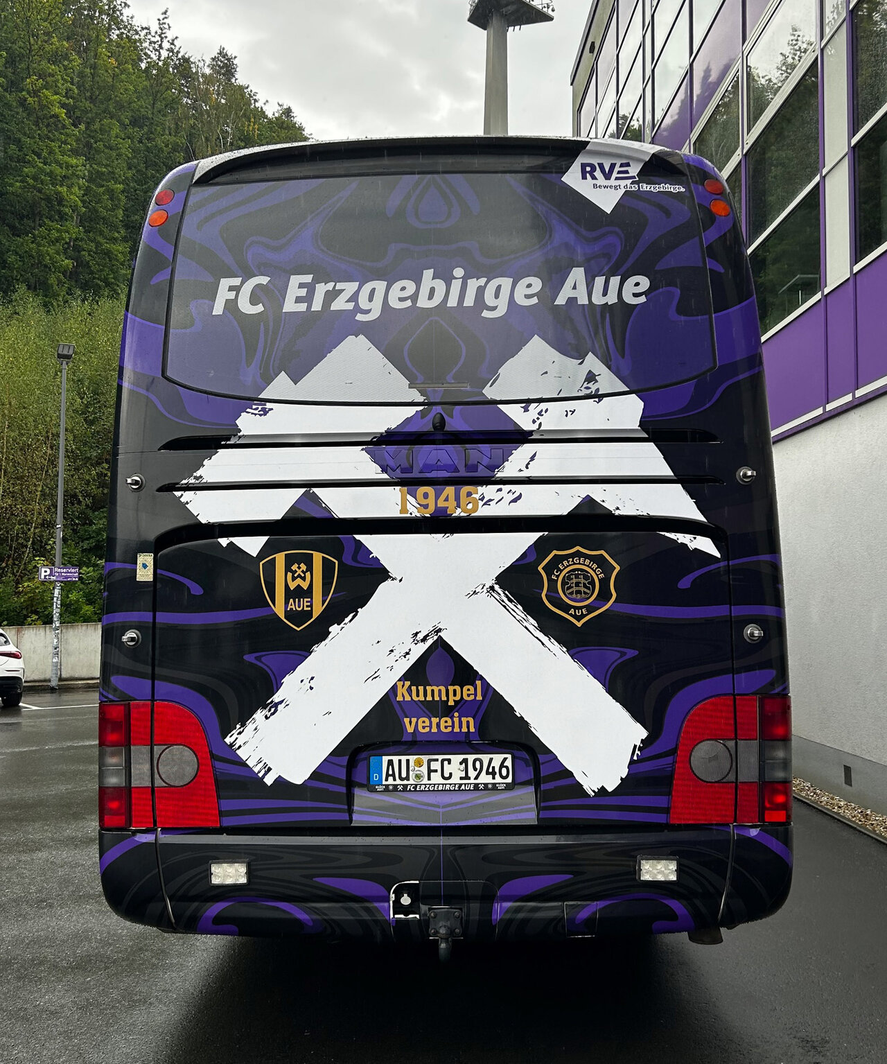 Mannschaftsbus Rückseite.