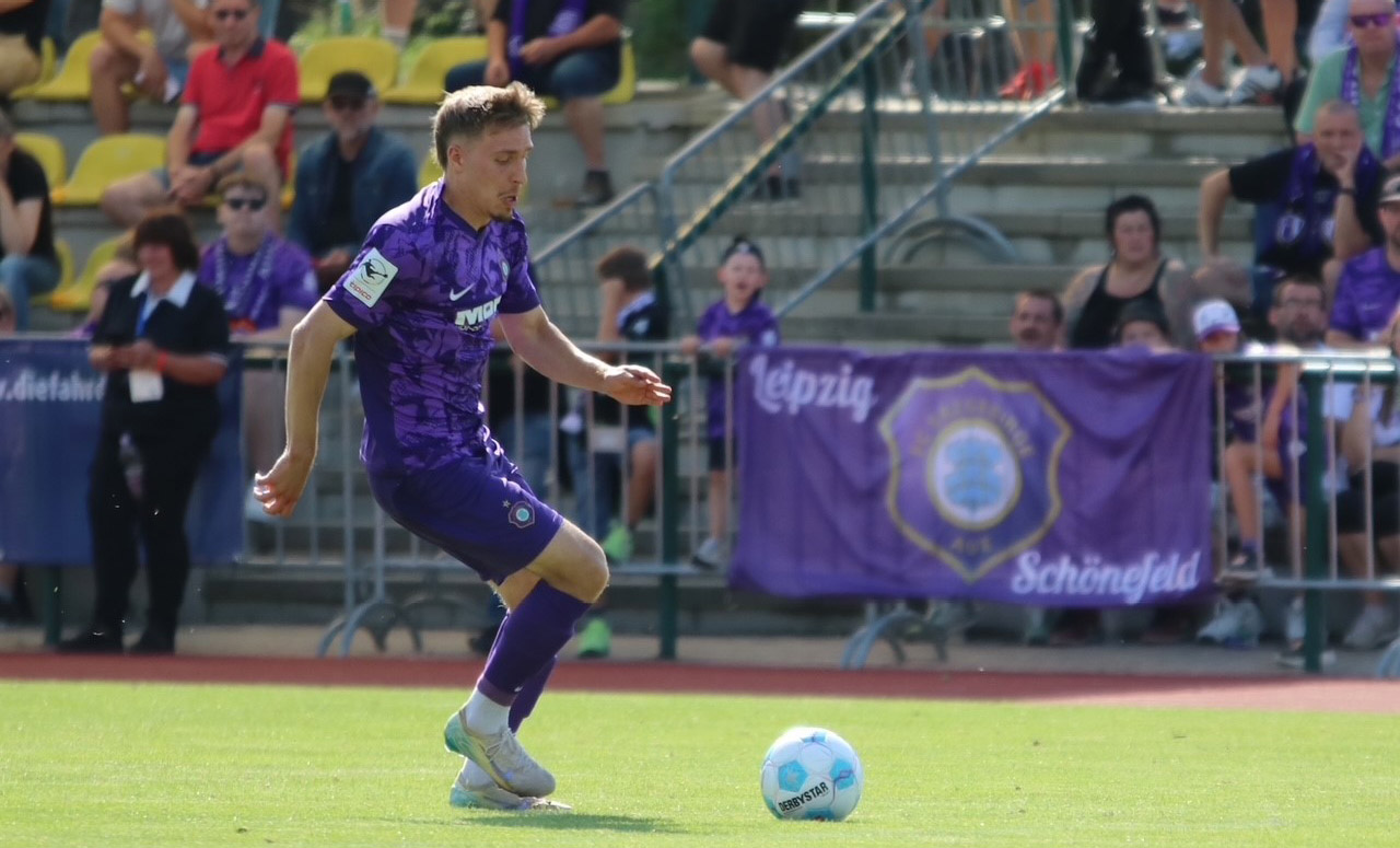 Maxi Schmid im Landespokal am Ball.