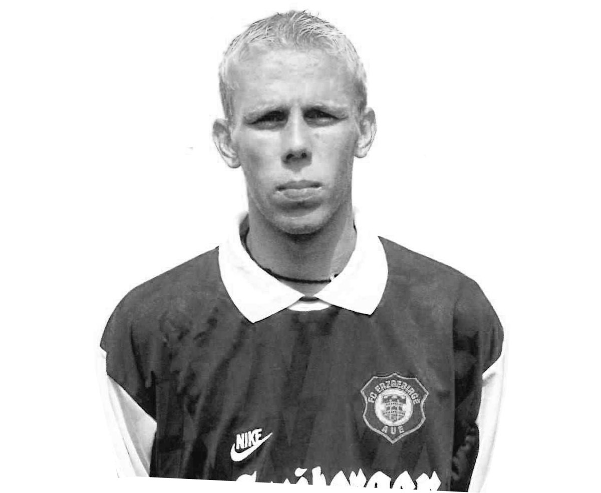 FC Erzgebirge Aue e.V. Veilchen trauern um Dirk Hempel